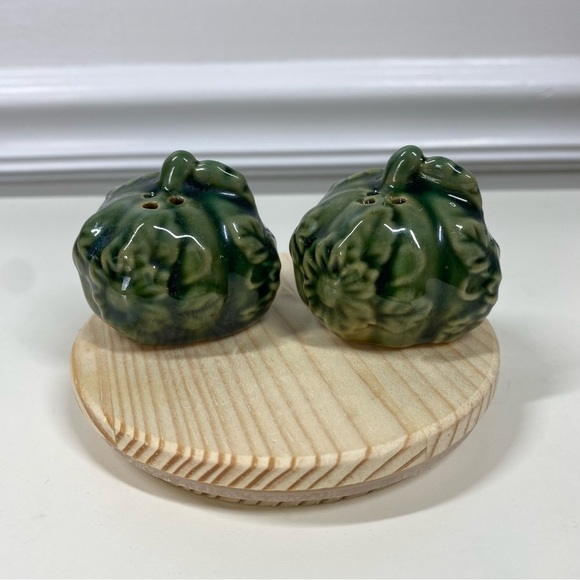 Vintage Ceramic Pumpkin Gourd Fall Salt Pepper Shaker Set Harvest Green 1960s - Picture 4 of 9